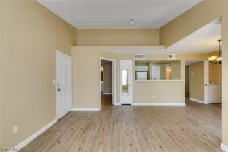 Photo #4: 2508200 Listing