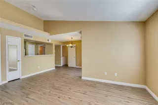 Photo #5: 2508200 Listing