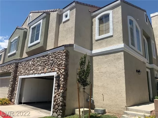 MLS: 2508207 Condo For Sale