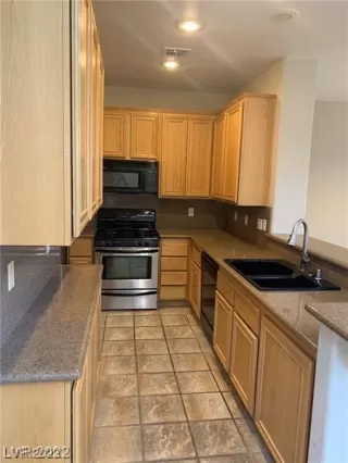 Photo #4: 2508207 Listing 