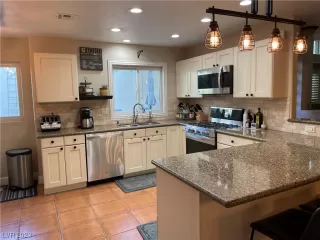 Photo #5: 2508210 Listing 