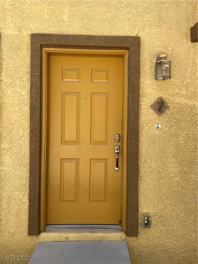 MLS: 2508225 Condo For Sale