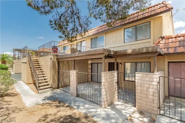 MLS: 2508250 Condo For Sale