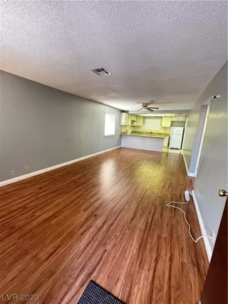 Photo #2: 2508278 Listing 