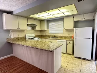 Photo #4: 2508278 Listing 