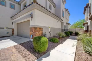 Photo #2: 2508285 Listing