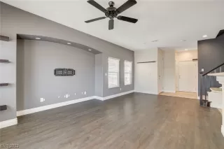 Photo #5: 2508285 Listing