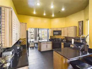 Photo #3: 2508306 Listing