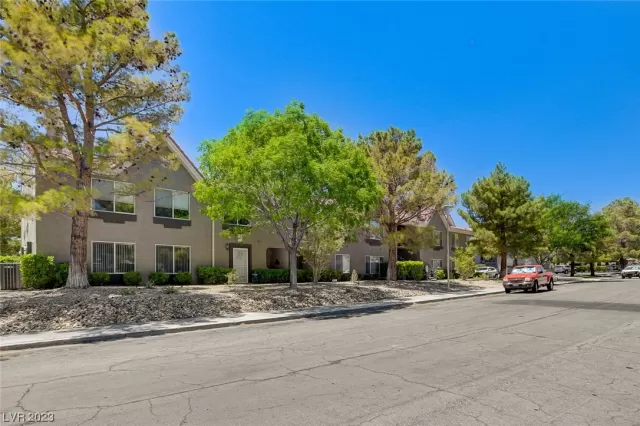 MLS: 2508367 Condo For Sale