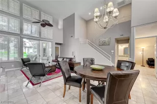 Photo #5: 2508381 Listing