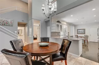 Photo #6: 2508381 Listing