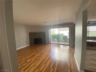 Photo #1: 2508407 Listing 