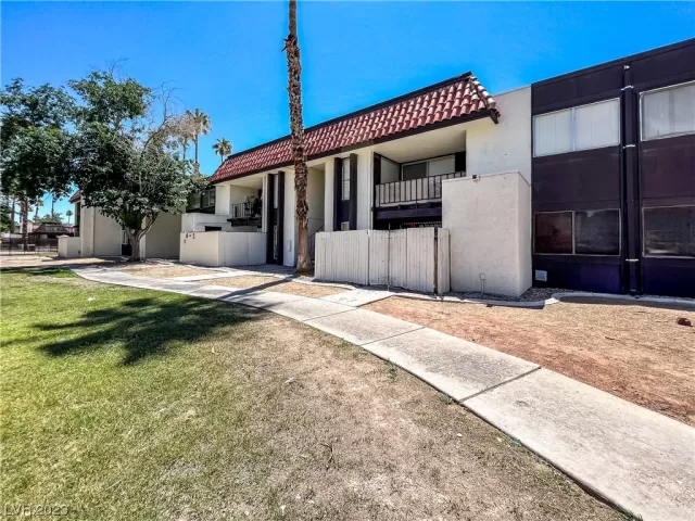 MLS: 2508415 Condo For Sale