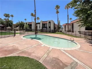 Photo #5: 2508415 Listing 