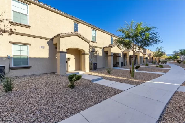 MLS: 2508486 Condo For Sale