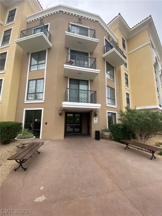 MLS: 2508517 Condo For Sale