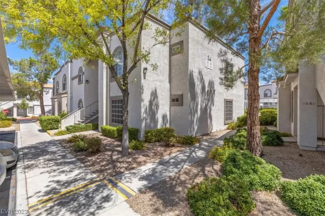 MLS: 2508520 Condo For Sale