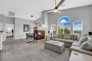 Photo #5: 2508528 Listing