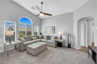 Photo #6: 2508528 Listing