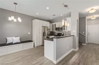 Photo #3: 2508565 Listing