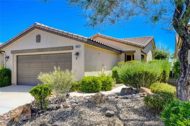 MLS: 2508567 Condo For Sale