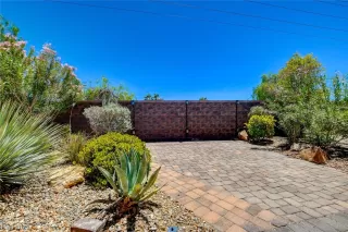 Photo #2: 2508567 Listing