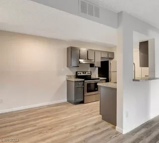 Photo #4: 2508579 Listing