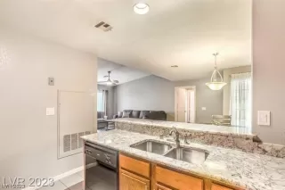 Photo #4: 2509596 Listing 