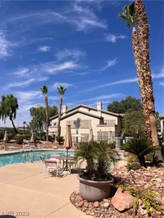 Photo #5: 2509602 Listing