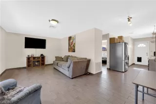 Photo #5: 2509618 Listing