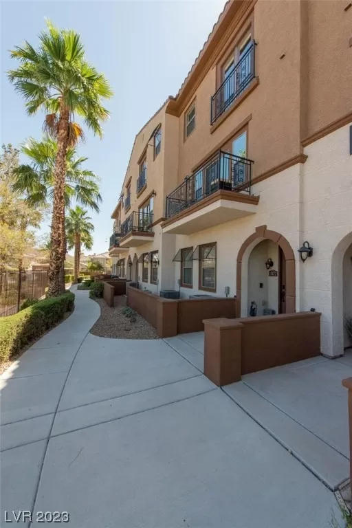 MLS: 2509658 Condo For Sale