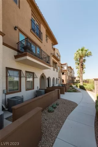 Photo #1: 2509658 Listing