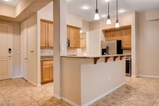 Photo #1: 2509836 Listing