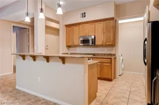 Photo #5: 2509836 Listing