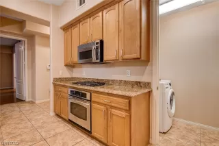 Photo #6: 2509836 Listing