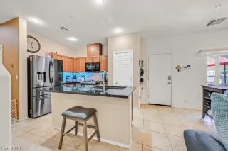 Photo #3: 2509845 Listing