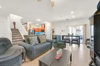 Photo #5: 2509845 Listing