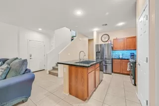 Photo #6: 2509845 Listing