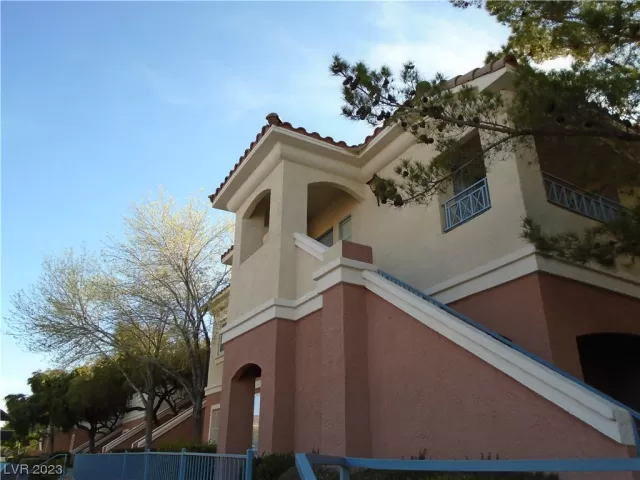 MLS: 2509878 Condo For Sale