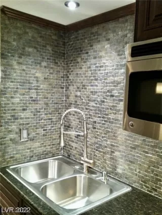 Photo #3: 2509907 Listing 