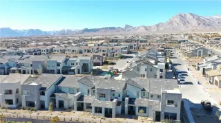 Photo #2: 2509936 Listing