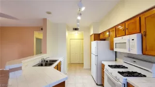 Photo #4: 2510104 Listing