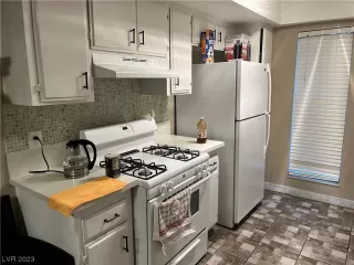 Photo #2: 2510152 Listing