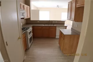 Photo #2: 2510181 Listing 