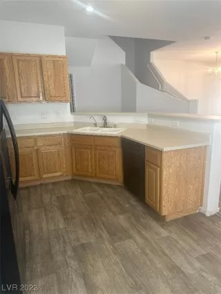 Photo #4: 2510202 Listing 