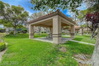 Photo #5: 2510206 Listing 