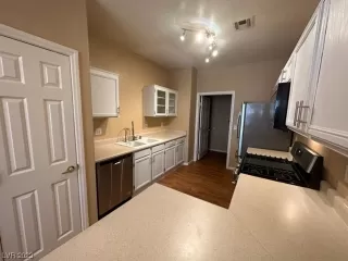 Photo #3: 2510209 Listing 