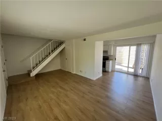 Photo #5: 2510233 Listing 