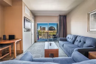 Photo #2: 2510236 Listing