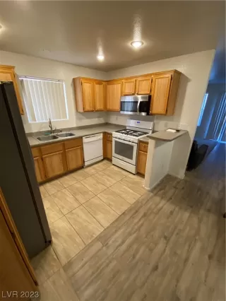Photo #2: 2510246 Listing 
